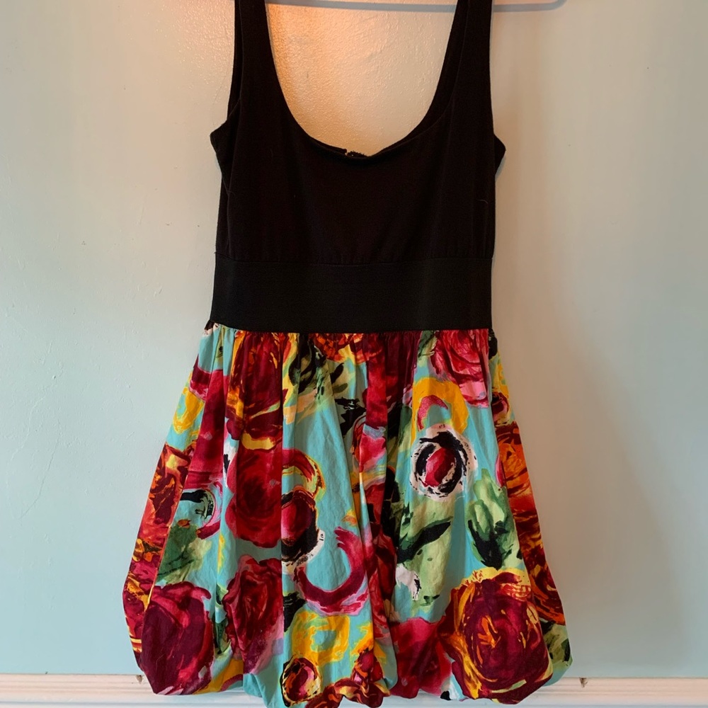 Fitted top floral print dress with filled skirt